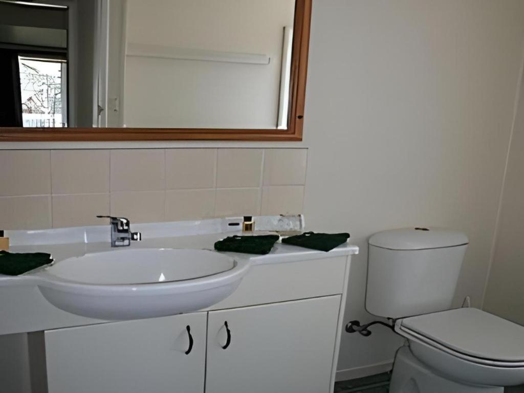 בורנט פיין Fletcher Christian Holiday Hotel מראה חיצוני תמונה